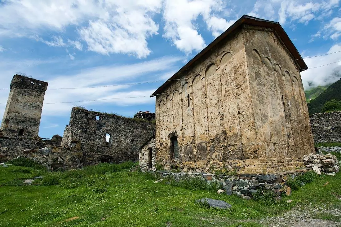 - Церковь в деревне Жамуши, XII век