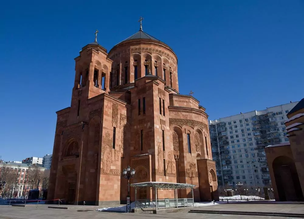 Здания из туфа в Москве- Духовный центр армян России