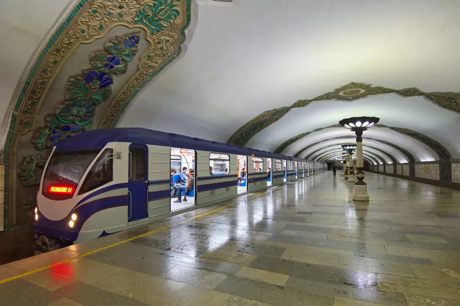 - Ташкентское метро станция Хамид Олимджон